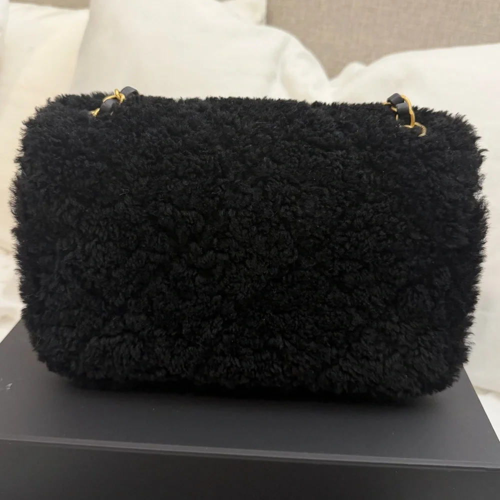 CHANEL Shearling Teddy Lambskin Black Medium Flap Bag - Picture 4 of 16